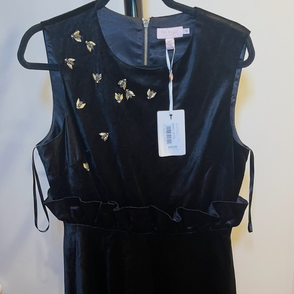 Elegant Black Queen Bee Ruffle Shift Dress Ted Baker NWT - Picture 16 of 16